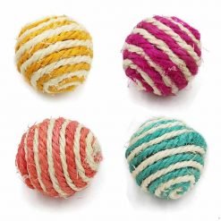 Alternative view of Bola de sisal