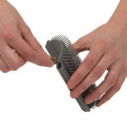 gataria-escova-de-massagem-para-gatos-aplicacao-na-parede-self-groomer