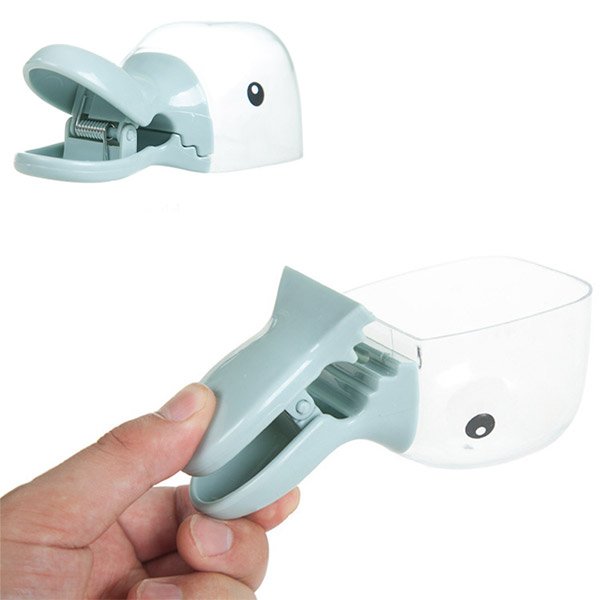 Colher para servir ração com mola